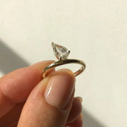 Anillo vintage de circonita para mujer